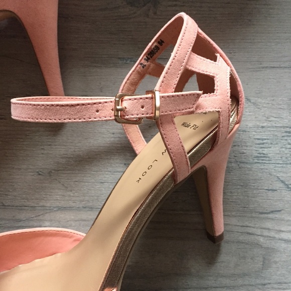 NWOT Pink and Rose Gold Ankle Strap Heels - Picture 3 of 8